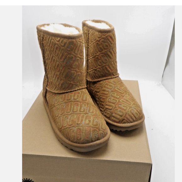 UGG Kids' Classic II Graphic Stitch Boots: Chestnut Brown Kids 4 New In Box - Picture 3 of 5